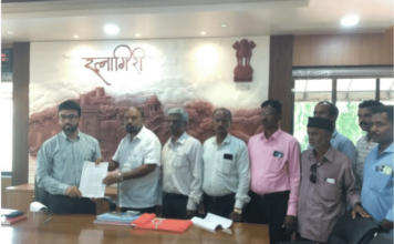 आंबा नुकसानीचा अहवाल तातडीने सरकारला पाठवा, बागायतदारांची जिल्हाधिकाऱ्यांकडे मागणी