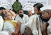 नियम, अटी न लावता शेतकऱयांना सरसकट कर्जमाफी द्या; रोहित पवार यांचे पंढरपुरात अन्नत्याग आंदोलन सुरू