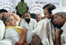नियम, अटी न लावता शेतकऱयांना सरसकट कर्जमाफी द्या; रोहित पवार यांचे पंढरपुरात अन्नत्याग आंदोलन सुरू