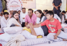 शेतकरी कर्जमाफीच्या अटी काढण्यासाठी सरकार सकारात्मक, रोहित पवारांचे अन्नत्याग आंदोलन अखेर मागे