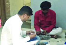 फिर्यादीच्या पैशांवर पोलिसांची मौजमजा! देवाभाऊ, तुमच्या पोलीस खात्याने लाज आणली; पोलीस जबलपुरात पोहे, जिलेबी खात बसले, इकडे फिर्यादीनेच शोधले चोर