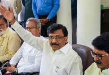 महाराष्ट्र हा नादानपणा खपवून घेणार नाही, राडा होईल! संजय राऊत यांचा इशारा sanjay-raut-warns-mps-alleges-15-crore-advance-given-by-shinde-faction-maharashtra-politics