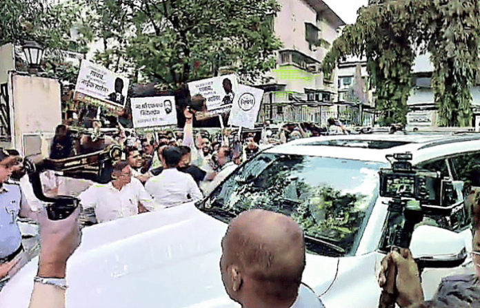 shinde group agitation