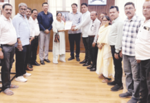 रक्त केंद्रांचे खासगीकरण होऊ देणार नाही, शिवसेनेची महापालिका रुग्णालयांवर धडक shivsena-ubt-protests-against-privatization-of-blood-banks-at-mumbai-bmc-hospitals-kem-nair