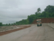 Ratnagiri News – सोनवी पुलावरील वाहतुकीबाबत संभ्रम; सूचना फलक नसल्याने नागरिकांमध्ये नाराजी