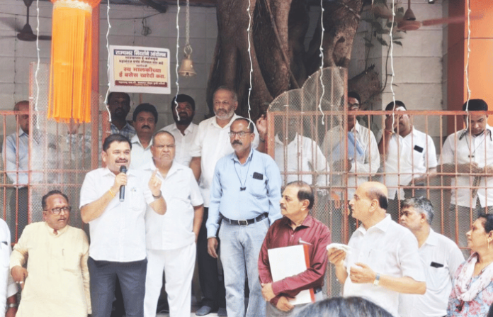 st-workers-launch-ghantanad-andolan-threaten-indefinite-strike-from-june-29-against-mahayuti-govt st-workers-launch-ghantanad-andolan-threaten-indefinite-strike-from-june-29-against-mahayuti-govt