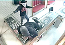 सराफा दुकानावर भरदिवसा दरोडा, सोलापुरात खळबळ; पिस्तुलाच्या धाकाने दागिने लुटले