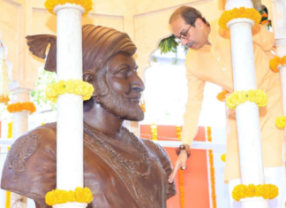 Photo – मुंबईत छत्रपती शिवाजी महाराजांच्या पुतळ्याचे उद्घाटन