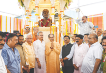 शिवरायांच्या पुतळ्यासाठी महाराष्ट्रात संघर्ष करावा लागला हे दुर्दैव, शिवसेना पक्षप्रमुख उद्धव ठाकरेंची खंत
