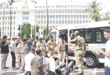 youth-congress-protest-outside-education-minister-dada-bhuse-bungalow-over-tet-paper-leak