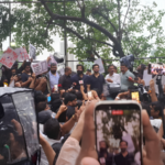 Photo – 24 तारखेला पुन्हा माँसाहेबांच्या पुतळ्याजवळ आंदोलन करायचे आहे – आदित्य ठाकरे