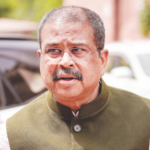 धर्मेंद्र प्रधान यांना अखेर जावे लागले! झुरळांनी चिरडला सरकारचा माज, ‘जेन-झी’चे आंदोलन मागे