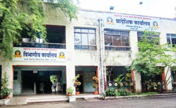 एसटीचे 11 अधिकारी निलंबित, कर्मचाऱ्यांचे अघोषित काम बंद आंदोलन