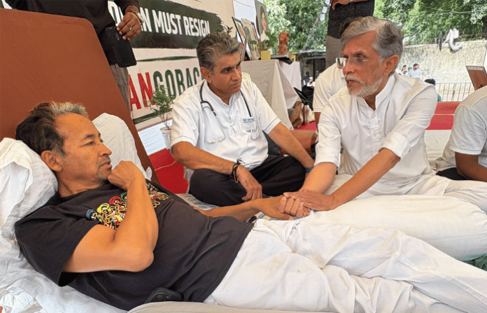 Pawan Khera meets Sonam Wangchuk