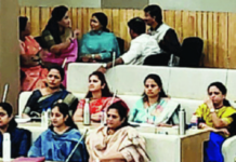 भाजप नगरसेवकांकडून सभागृहाची शिस्त खुंटीला; भरसभेतच गप्पांचा कट्टा, विरोधकांच्या सूचनेकडे महापौरांचाही काणाडोळा