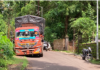 Ratnagiri News – चर्चरोड येथे ट्रकचे चाक गटारात जाऊन अपघात, वाहतुकीला अडथळा