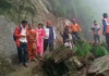 केदारनाथ यात्रा मार्गावर दरड कोसळल्याने रस्ता बंद, भाविकांना सुरक्षित स्थळी थांबवले