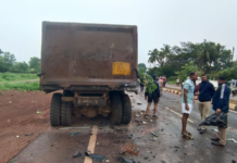 Ratnagiri News – रस्त्यावर उभ्या डंपरचे करायचे काय? नंबर प्लेट नाही, रेडियम नाही आणि टेल लॅम्पही नाही