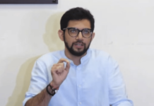 सेवेत असलेल्या पोलिसांना घरं द्याच, पण निवृत्त पोलीस कर्मचाऱ्यांना हक्काची घरं कधी देणार? आदित्य ठाकरे यांचा सवाल