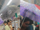 मुंबईत एसी लोकलमध्ये पावसाची सर, प्रवाशांची तारांबळ