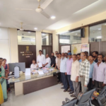Ratnagiri News – तरुणांवर अत्याचार करणाऱ्या सरकारचा निषेध; शिवसेनेचे जिल्हाधिकाऱ्यांना निवेदन