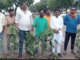 Yavatmal News – रस्त्यांवरील खड्ड्यात बेशरमाचे झाड लावत नागरिकांचे अनोखे आंदोलन