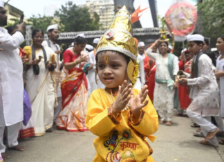 Photo – मुंबईत वडाळामधील विठ्ठल मंदिरात भाविकांचा जनसागर
