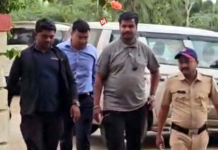बीडमध्ये सरकारचे तोंड अधिकार्याने केले काळे, एकीकडे विकासाच्या गप्पा, दुसरीकडे अधिकारी लाच घेताना जेरबंद