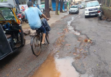 Ratnagiri News – दापोली शहरातील रस्त्यांची दैना; खड्डे तुडवतच करावा लागतोय प्रवास