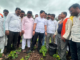 गोगलगाईच्या प्रादुर्भावामुळे सोयाबीनचे मोठे नुकसान, पंचनाम्यांची कैलास पाटील यांची मागणी; पाहणी दौऱ्यातूनच कृषिमंत्र्यांना थेट फोन