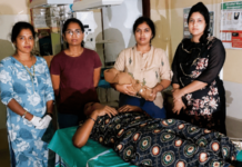 मोबाईल टॉर्चच्या उजेडात डॉक्टरांनी वाचवले दोन जीव, कर्तव्यापुढे अंधार हरला; कर्जतमधील दुर्गम मोहिली प्राथमिक आरोग्य केंद्रातील घटना