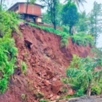 Ratnagiri News – मुंबई-गोवा राष्ट्रीय महामार्गाच्या खोदकामाने कोळंबे हायस्कूल धोक्यात, 400 विद्यार्थ्यांच्या सुरक्षेचा प्रश्न ऐरणीवर