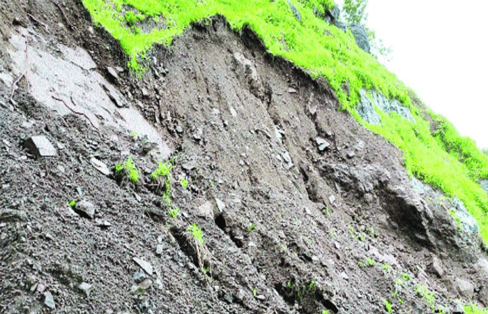 उत्तराखंडमध्ये भूस्खलनाने 80 रस्ते बंद