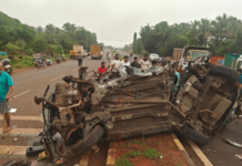 Ratnagiri news – लांजात भीषण अपघात; उभ्या डंपरला कारची जोरदार धडक, मुंबईतील तिघांचा मृत्यू