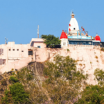 अयोध्येतील घोटाळ्यानंतर मनसा देवी मंदिरातील प्रशासन अलर्ट मोडवर; पुजारी व कर्मचाऱ्यांना खिसे नसलेले गणवेश बंधनकारक
