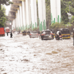 मुंबईला पावसाने झोडपले; 5 जुलैपर्यंत ऑरेंज अलर्ट mumbai-rains-heavy-rainfall-lashes-city-orange-alert-till-july-5-local-trains-delayed-waterlogging-updates