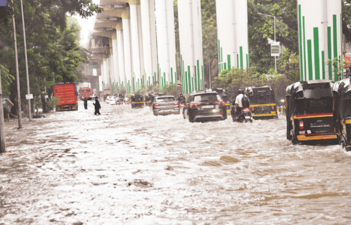 mumbai-rains-heavy-rainfall-lashes-city-orange-alert-till-july-5-local-trains-delayed-waterlogging-updates mumbai-rains-heavy-rainfall-lashes-city-orange-alert-till-july-5-local-trains-delayed-waterlogging-updates