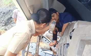 आंजणारी घाटात ट्रेलरचा अपघात, केबिनमध्ये अडकून पडलेल्या चालकाला वाचवण्यात पोलिसांना यश