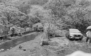 मोखाड्यात बांधकाम खाते दोन वर्षांपासून कुंभकर्णी झोपेत, देवबांध घाटात विद्यार्थी, प्रवाशांची नाकाबंदी