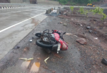 Ratnagiri News – आजीच्या अंत्ययात्रेला दुचाकीवरून जाणाऱ्या तरुणाचा अज्ञात वाहनाच्या धडकेत दुर्दैवी मृत्यू; आंबा घाटात दुचाकीचा भीषण अपघात
