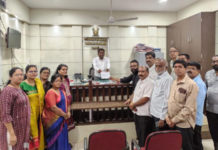 Ratnagiri News – महामार्गावरील मोकाट गुरांच्या प्रश्न गंभीर; प्रशासनाने लक्ष द्यावे, युवासेनेची मागणी