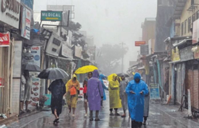 satara-rains-over-100-citizens-evacuated-from-7-landslide-prone-villages-in-mahabaleshwar-jawali-wai satara-rains-over-100-citizens-evacuated-from-7-landslide-prone-villages-in-mahabaleshwar-jawali-wai
