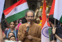 तुमच्या हातात बंदुका, लाठ्या; आमच्या हातात तिरंगा, याच्याशी लढत देण्याची आजपर्यंत कोणाची हिंमत झाली नाही; उद्धव ठाकरे यांचा सरकारला इशारा