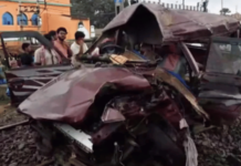 मुर्शिदाबादमध्ये भीषण अपघात: रेल्वेने स्कूल व्हॅनला दिलेल्या धडकेत दोन विद्यार्थ्यांसह तिघांचा मृत्यू