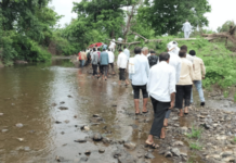 इचोरीतील अंत्यसंस्काराच्या मार्गाची दुरवस्था; स्वतंत्र स्मशानभूमी व रस्त्याची ग्रामस्थांची मागणी