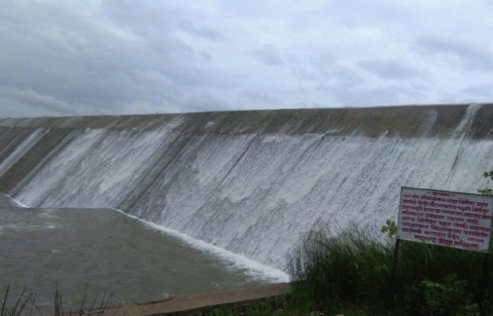 yavatmal-heavy-rain-nilona-dam-overflows-water-crisis-resolved yavatmal-heavy-rain-nilona-dam-overflows-water-crisis-resolved