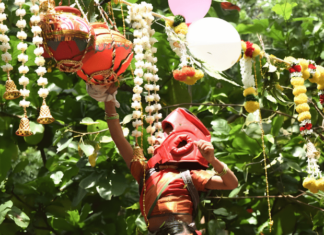 Photo – देवीच्या अवतारात ‘निर्भया’ महिला गोविंदा पथकाने फोडली दहीहंडी
