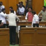 Video – दिल्लीत अधिवेशनाच्या पहिल्याच दिवशी राडा, आप-भाजप आमदारांमध्ये हमरीतुमरी