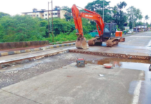 मुंबई-गोवा महामार्गाची वारंवार तोडफोड, लोकार्पणाआधीच काँक्रीट रस्त्याला जागोजागी तडे