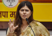 बोलता येत नाही अशी खाती माझ्याकडे! – पंकजा मुंडे